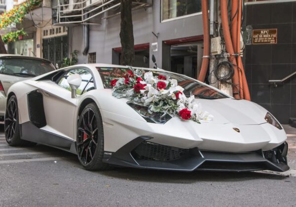 Dịch vụ thuê Ferrari Là chính bạn, nhưng phiên bản cháy hơn